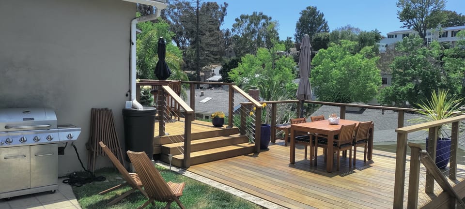 Backyard Deck w/ BBQ