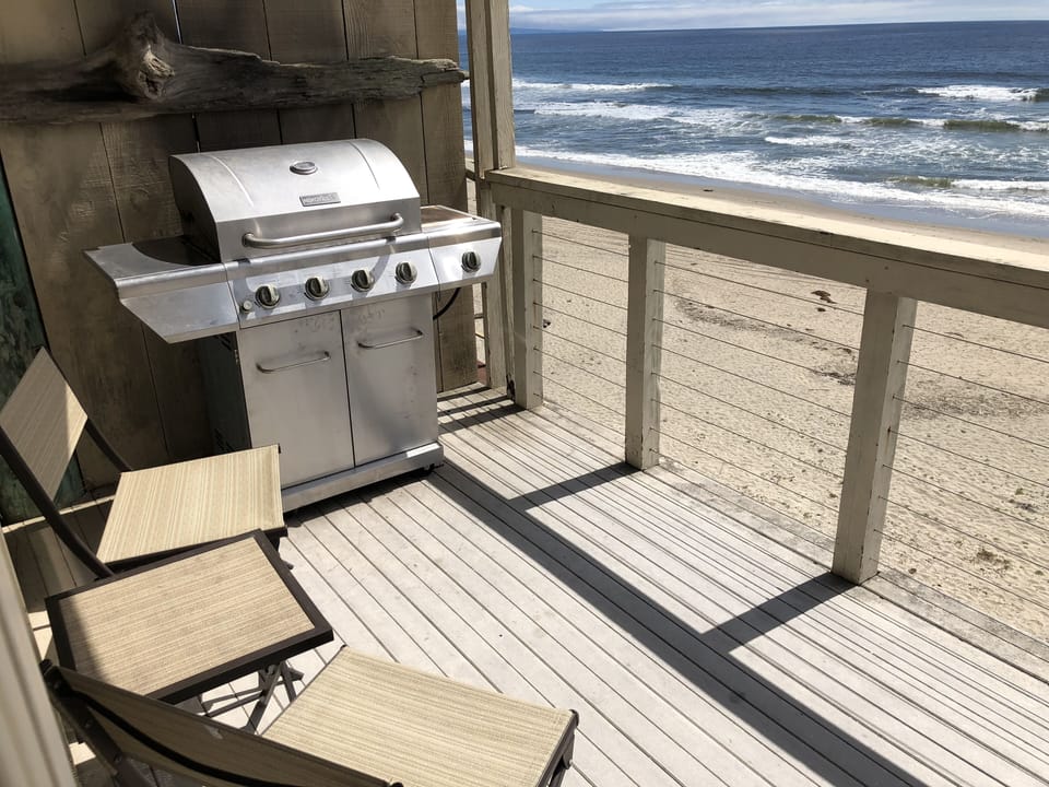 Balcony with BBQ has an Ocean View