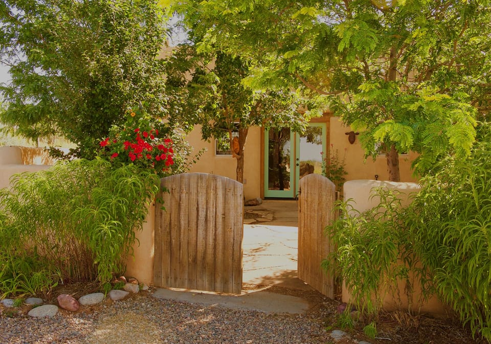 Beautiful Pueblo style Adobe Sangre De Cristo Mountain Cottage 