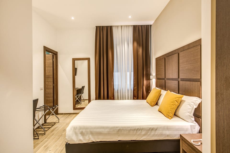 Premium bedding, in-room safe, desk, iron/ironing board