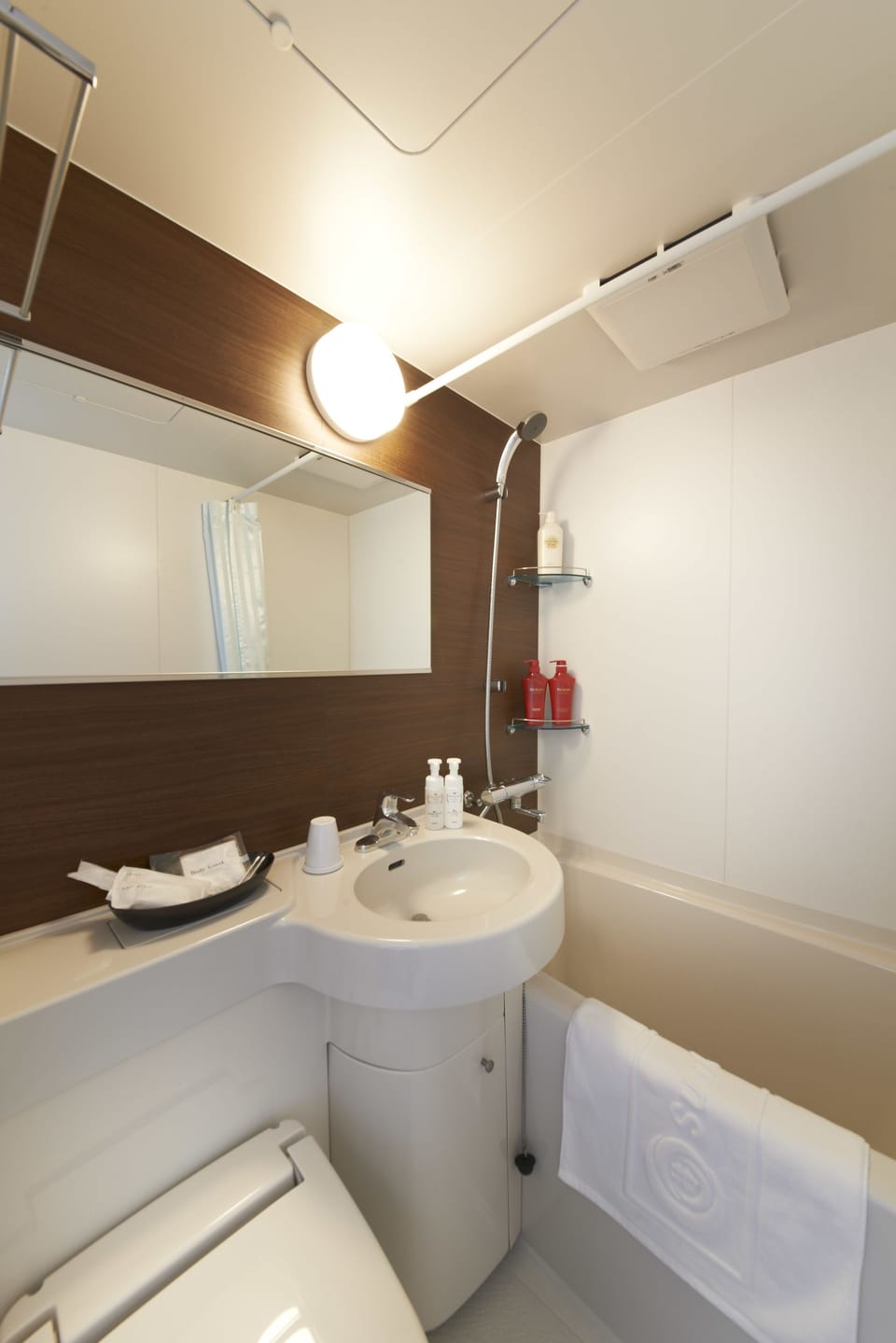 Standard Room | Bathroom | Combined shower/tub, deep soaking tub, free toiletries, hair dryer