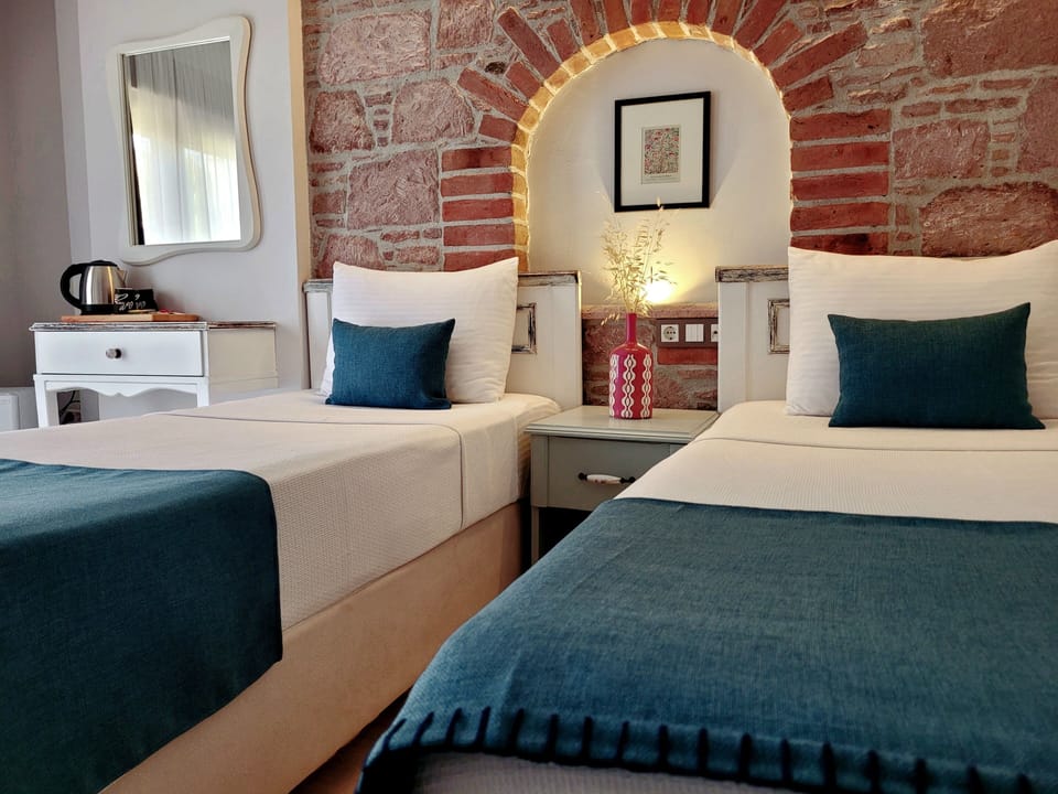 Standard Double Room, Balcony | Minibar, iron/ironing board, free WiFi