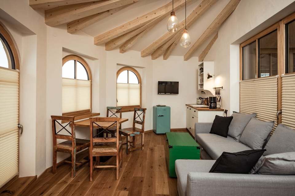 Tree House | Hypo-allergenic bedding, in-room safe, free WiFi, bed sheets