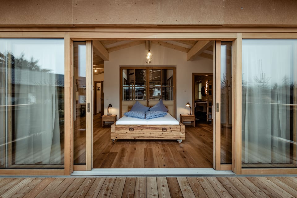 Tree House | Hypo-allergenic bedding, in-room safe, free WiFi, bed sheets