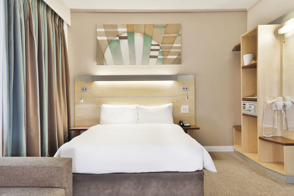 Standard Room, 1 Double Bed with Sofa bed, Smoking | In-room safe, desk, laptop workspace, blackout drapes