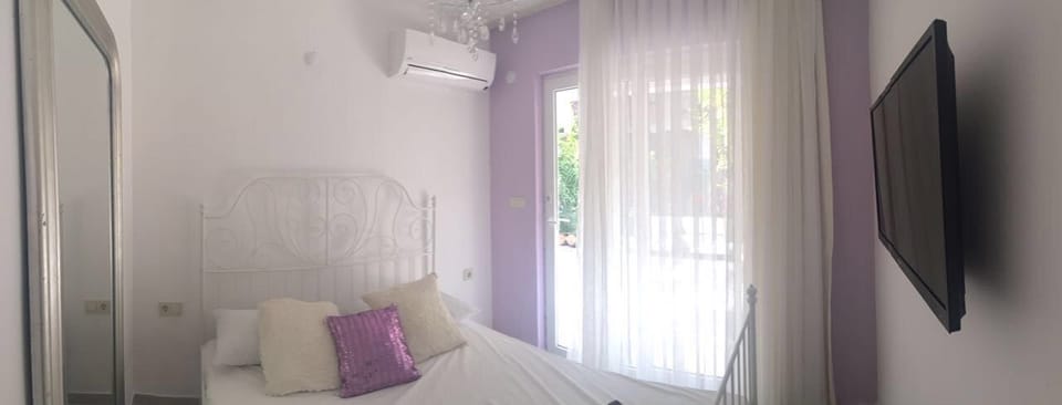 Standard Room | Desk, iron/ironing board (on request), WiFi (free), bed sheets