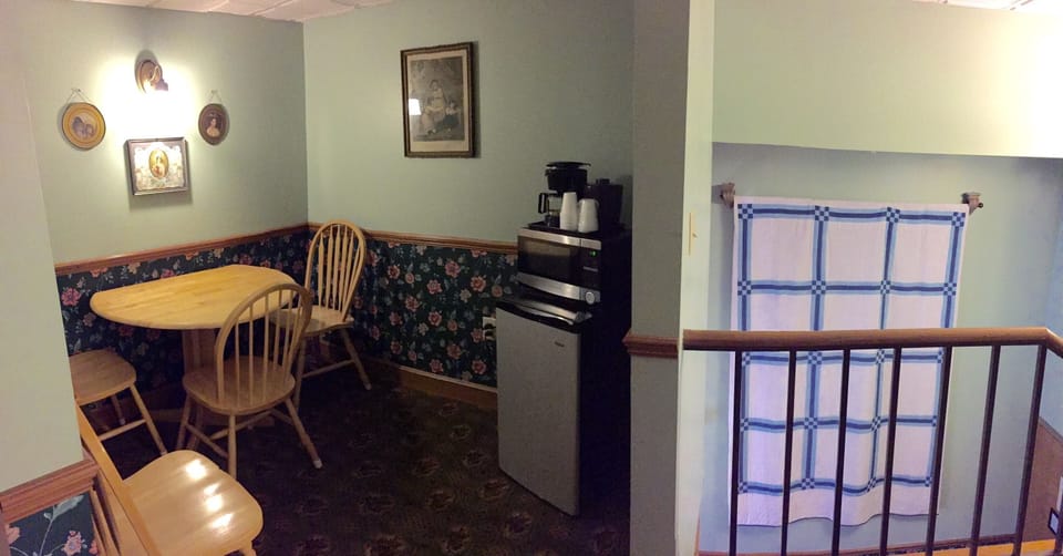 Executive Suite | In-room dining