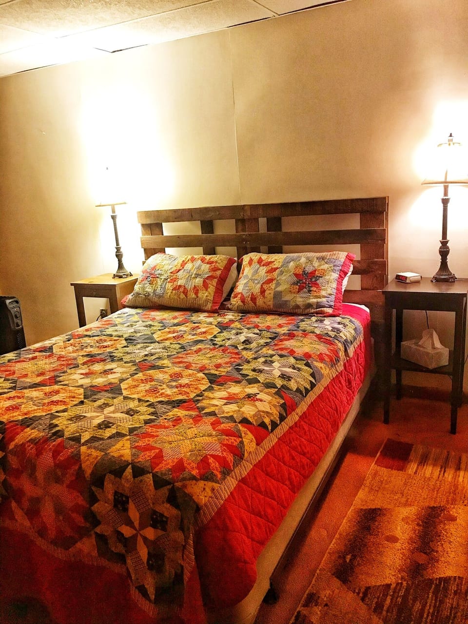 Classic Room, 1 Queen Bed | WiFi (free), bed sheets