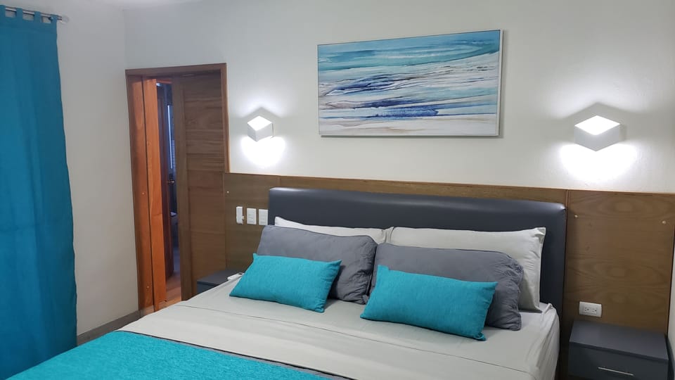 In-room safe, laptop workspace, iron/ironing board, free WiFi
