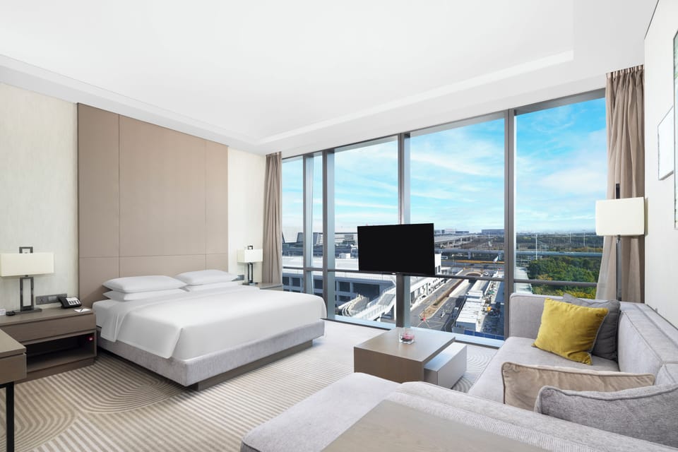 Room, 1 King Bed with Kitchen (HONGQIAO) | Premium bedding, down comforters, in-room safe, individually decorated