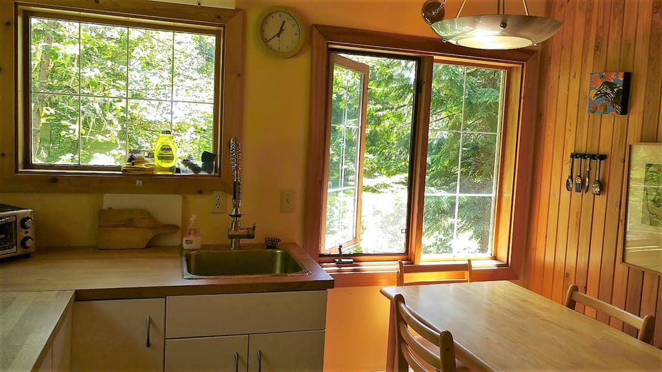 1 Bedroom Log Cabin | Private kitchen