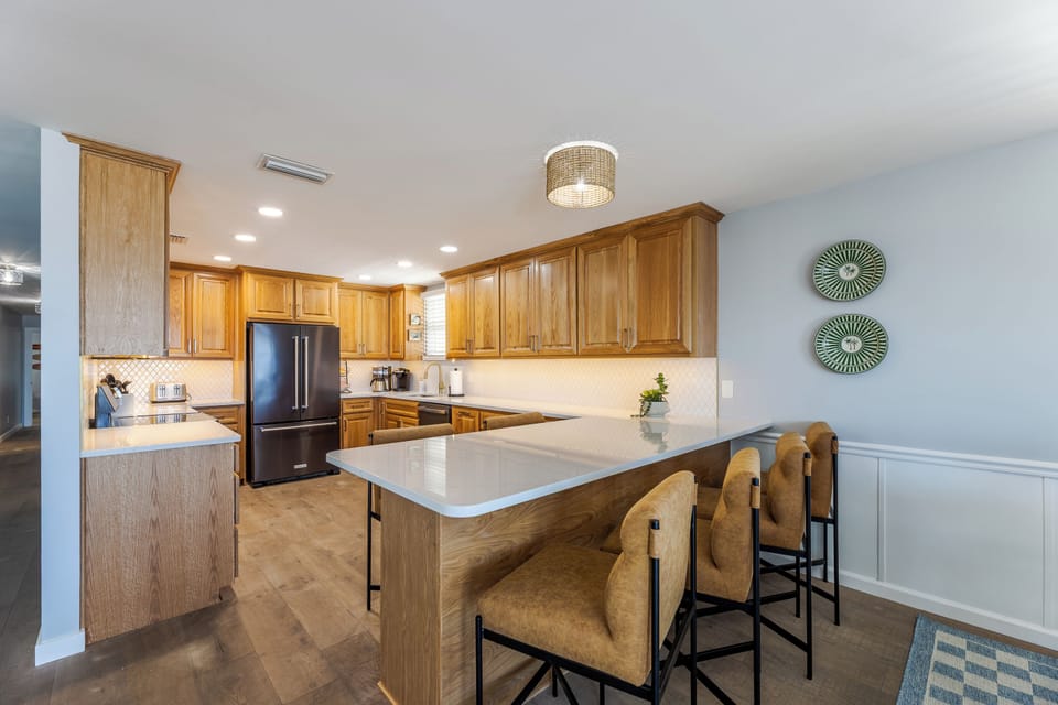 Fully equipped kitchen recently remodeled.