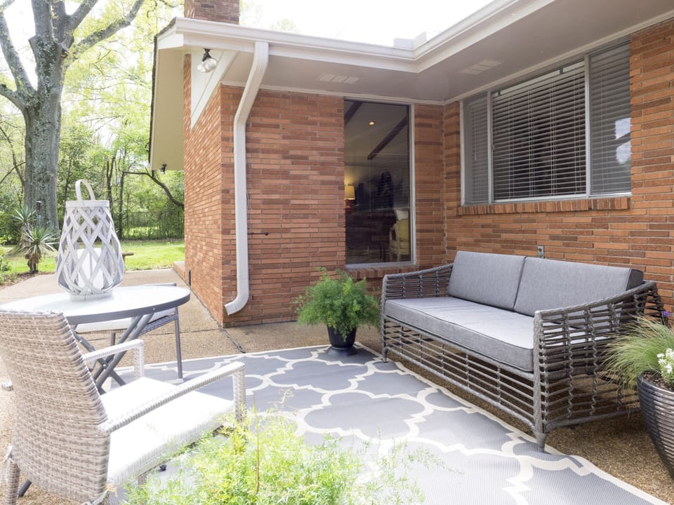 Great backyard with fountain to enjoy with friends and family on 1 acre lot.