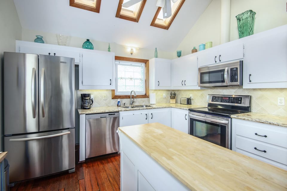 large Kitchen- Fully stocked