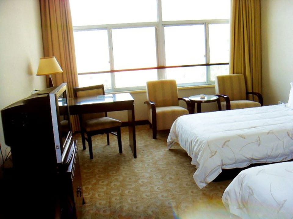 Deluxe Twin Room | Minibar, desk, blackout drapes, free WiFi