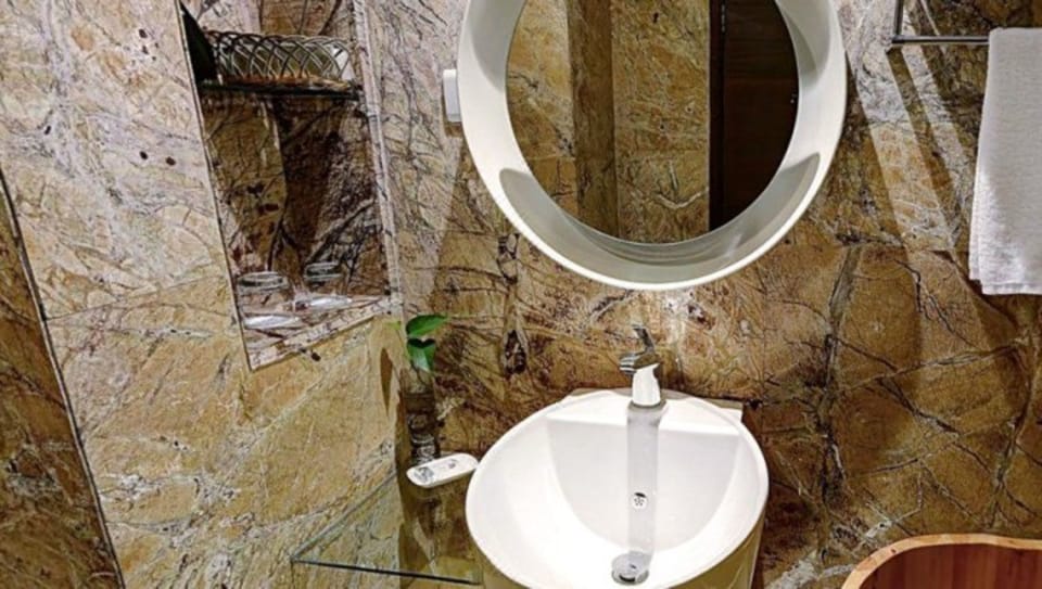 Bathroom sink
