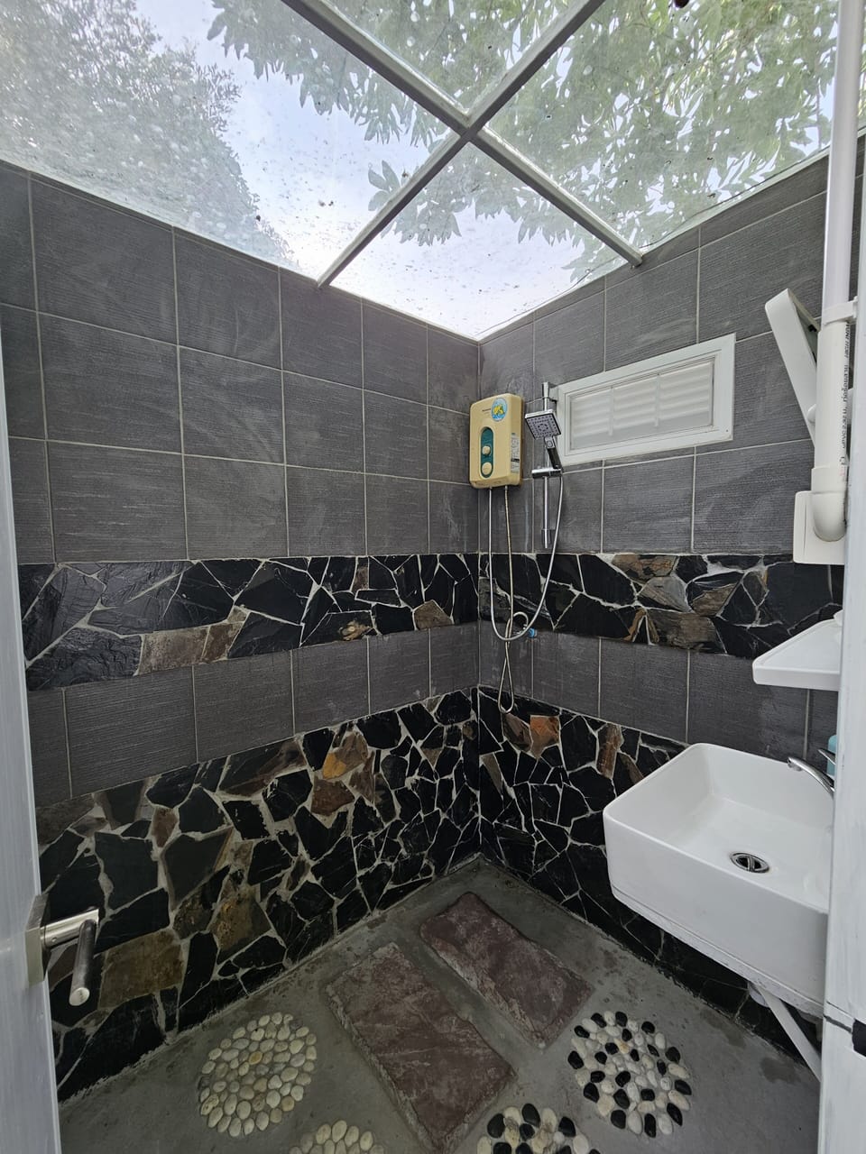 Romantic Tent | Bathroom | Towels