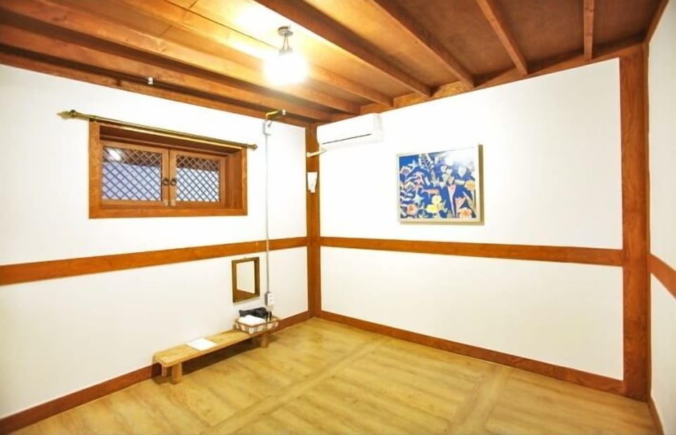 Room (Cheonggaeguri) | Free WiFi, bed sheets