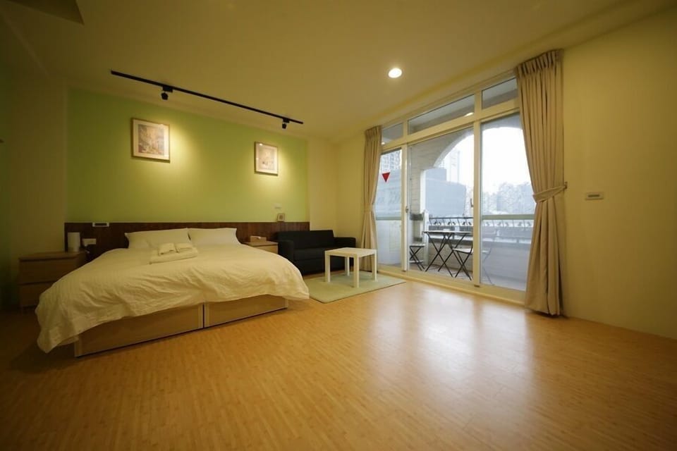 Senior Double Room, 1 Double Bed, Balcony, City View | Blackout drapes, soundproofing, rollaway beds, free WiFi