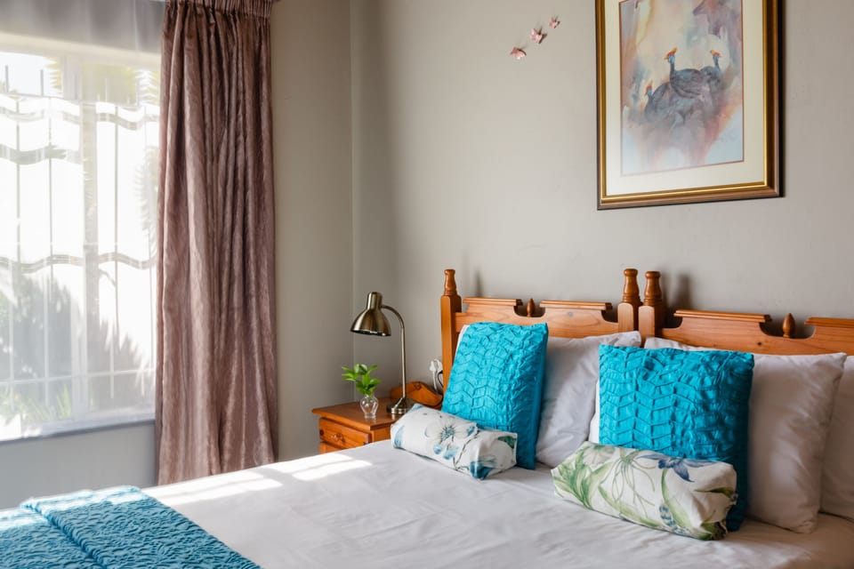 Room 3 | Desk, iron/ironing board, free WiFi