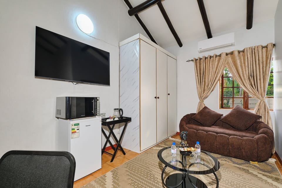 Standard Room (Love Room) | Bathroom | Free toiletries, hair dryer