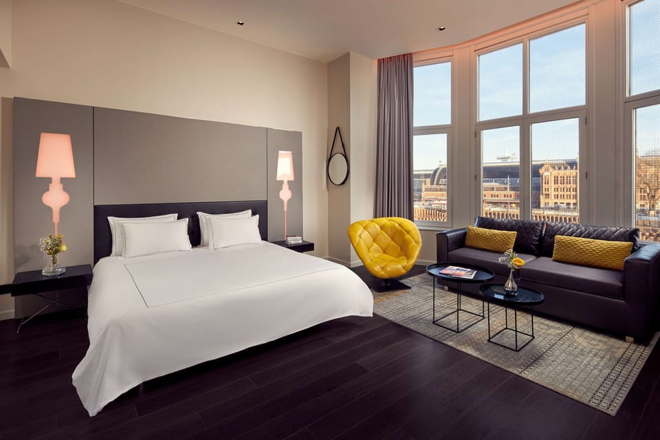 Executive Room, 1 King Bed (Canal View) | Premium bedding, down comforters, memory foam beds, in-room safe