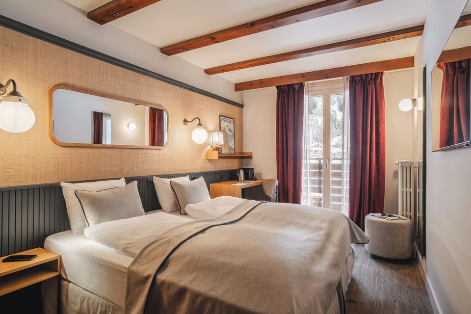 Premium bedding, in-room safe, desk, blackout drapes