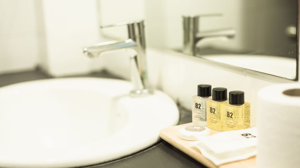 Superior Premier | Bathroom | Shower, rainfall showerhead, towels, soap