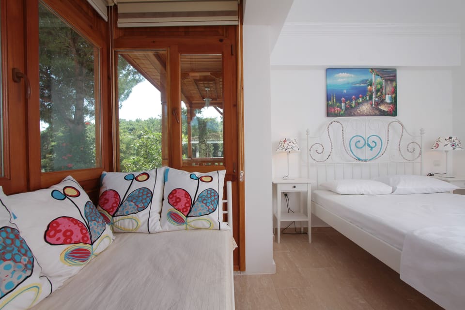 Standard Triple Room | Minibar, desk, free cribs/infant beds, free WiFi