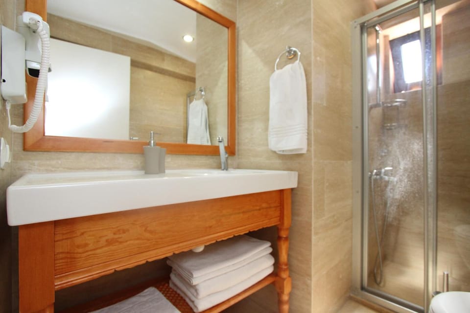 Shower, free toiletries, hair dryer, slippers