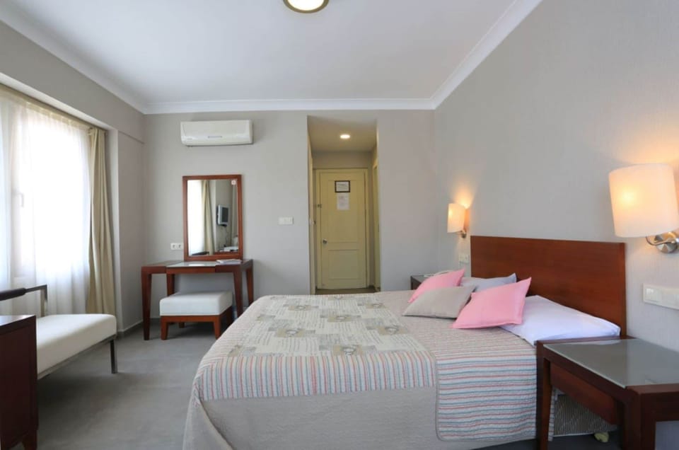 Standard Double or Twin Room, Sea View | In-room safe, soundproofing, free WiFi, bed sheets