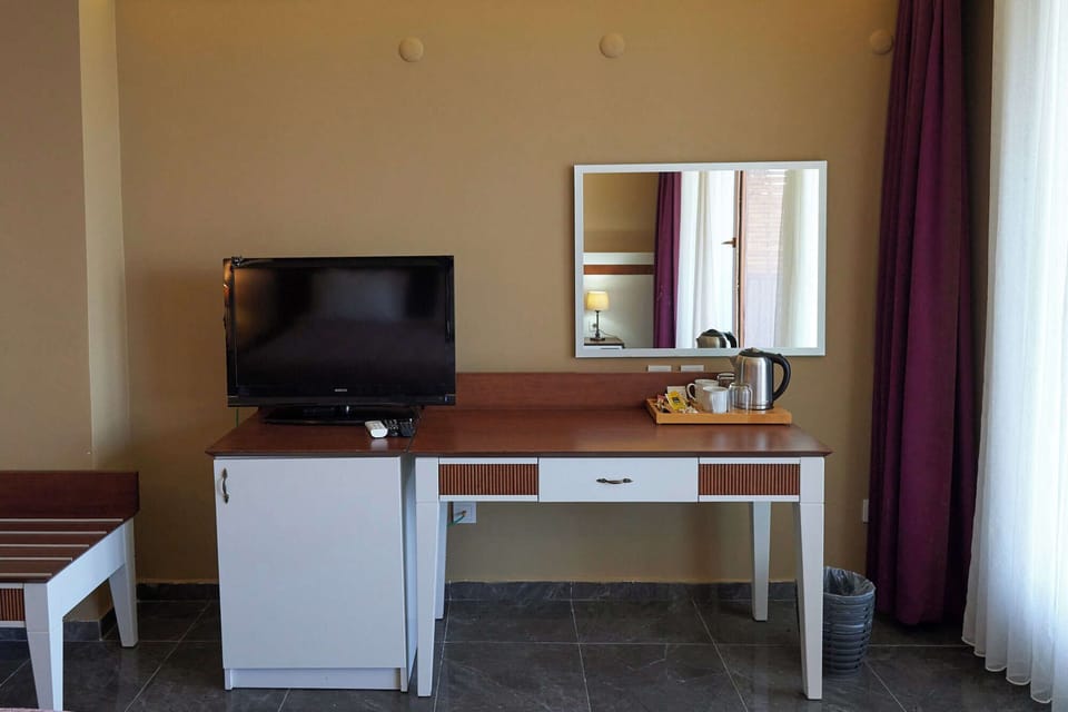 Superior Double Room, Sea View | Egyptian cotton sheets, premium bedding, minibar, in-room safe