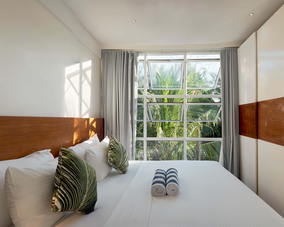 Suite | Pillowtop beds, in-room safe, desk, laptop workspace