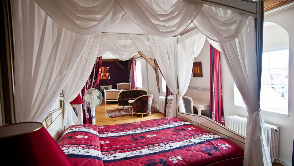 Family Suite, Ensuite (Capucine) | Desk, soundproofing, WiFi (free), individually decorated