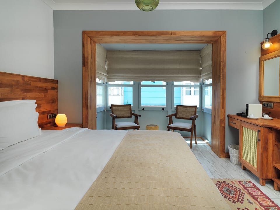 Traditional Room (Bay Window) | Frette Italian sheets, premium bedding, minibar, in-room safe