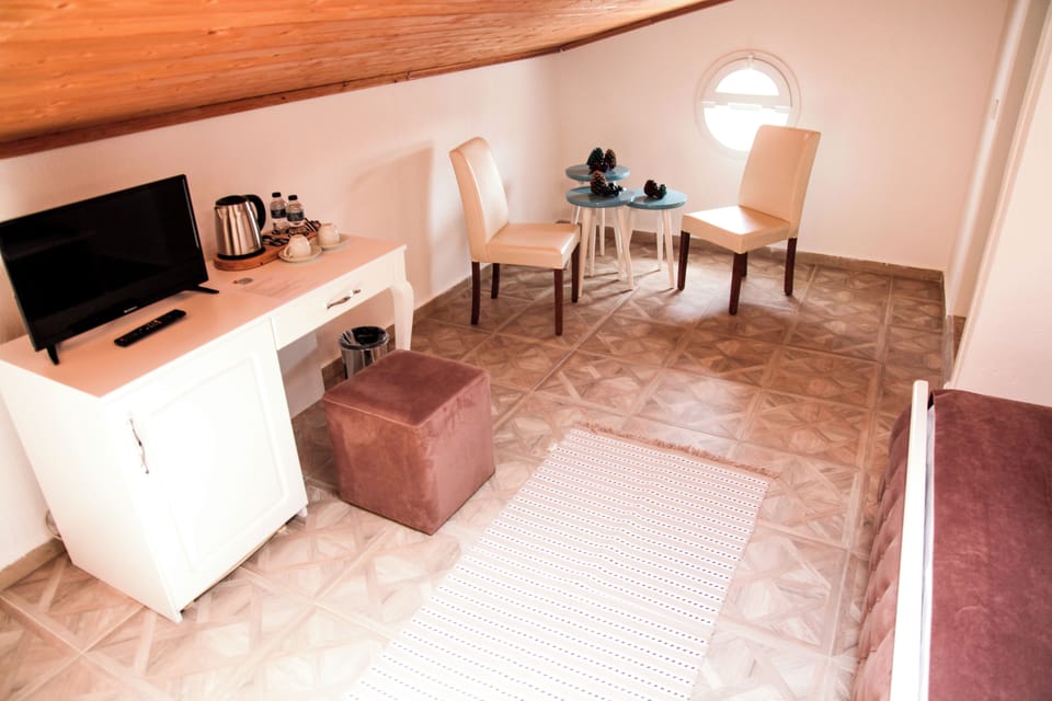 Standard Studio | Premium bedding, minibar, desk, blackout drapes