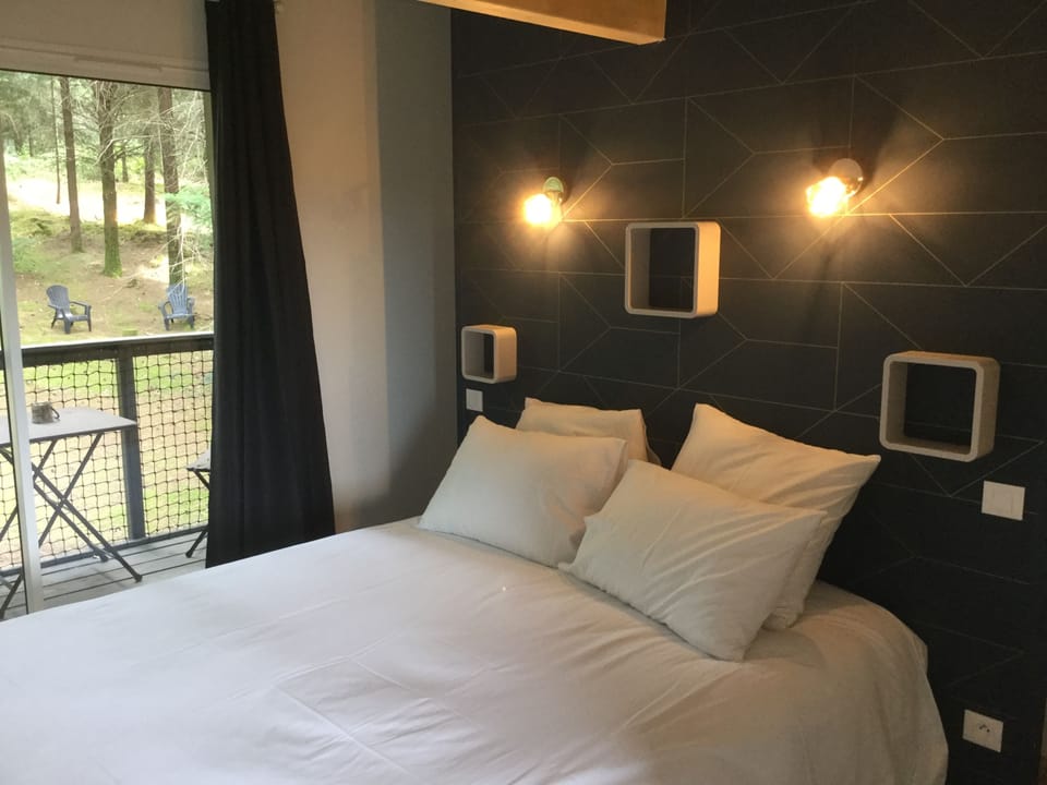 Lodge (Irma) | 1 bedroom, premium bedding, desk, soundproofing