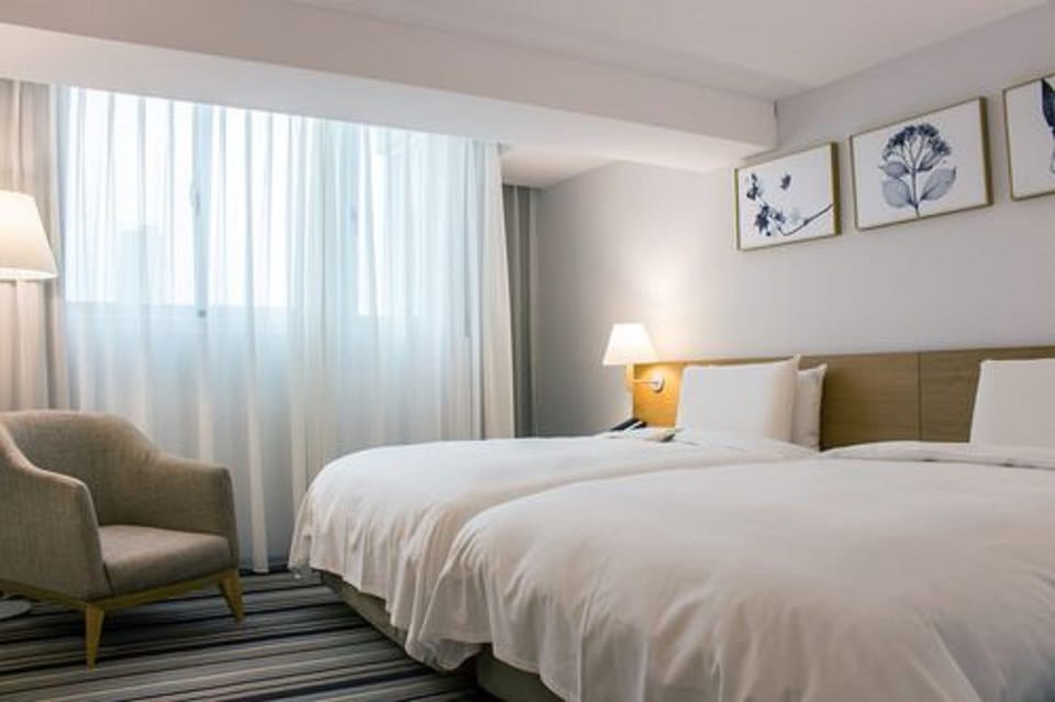 Premium bedding, down comforters, minibar, in-room safe