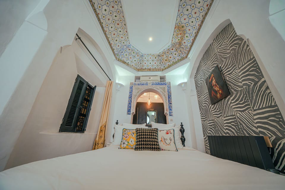 Suite (Douiria) | Individually decorated, individually furnished, blackout drapes