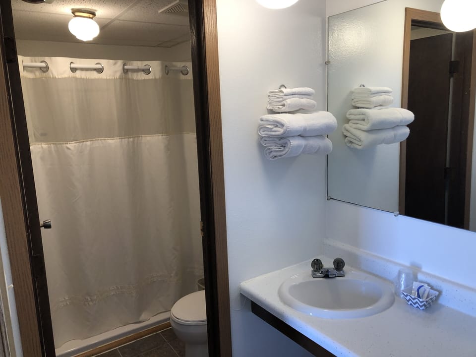 Basic Room, 2 story building | Bathroom | Combined shower/tub, free toiletries, towels