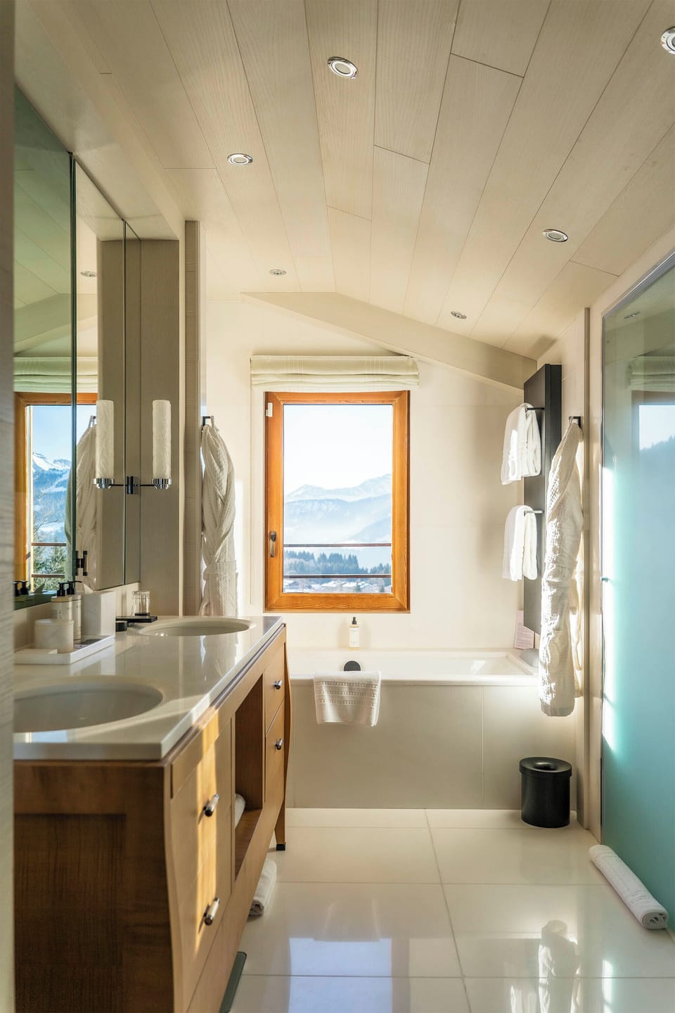 Suite (Mont D'Arbois) | Bathroom | Combined shower/tub, deep soaking tub, free toiletries, hair dryer