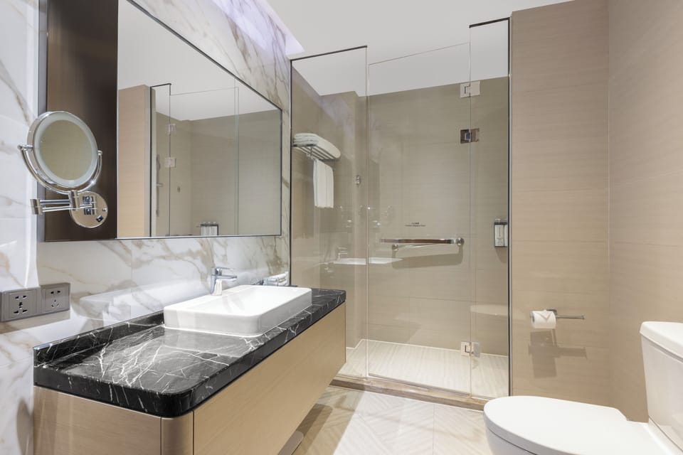Specialty King | Premium bedding, minibar, in-room safe, desk