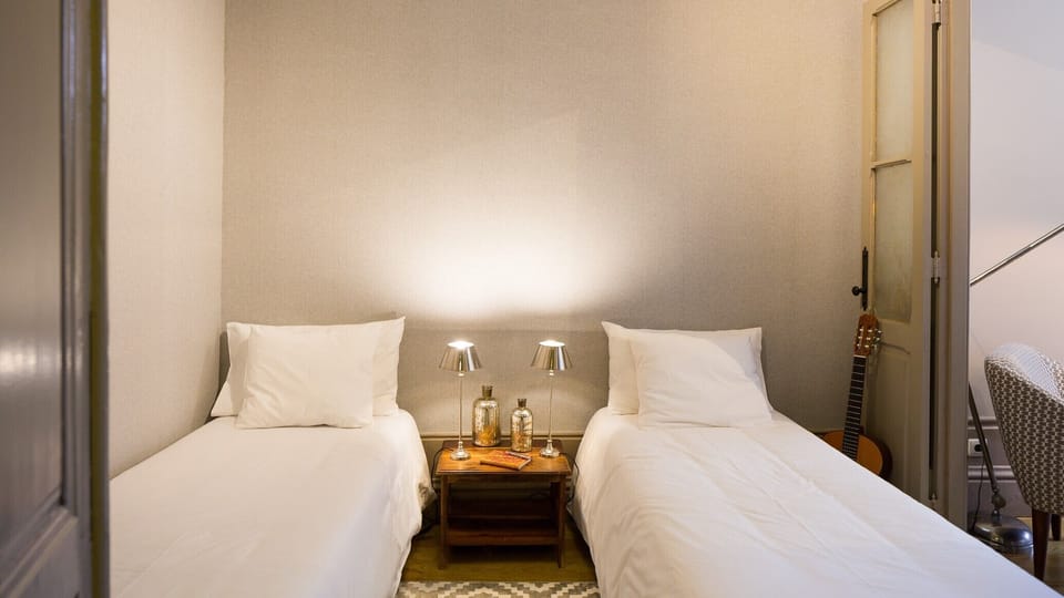 Twin bedroom