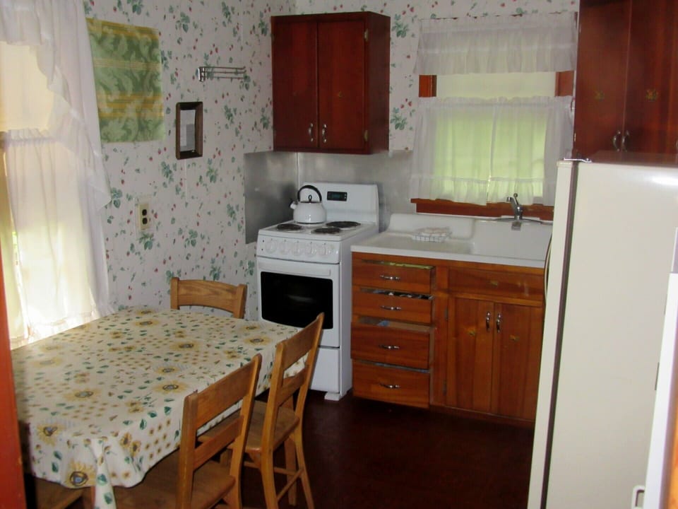 Functional kitchen for light cooking.