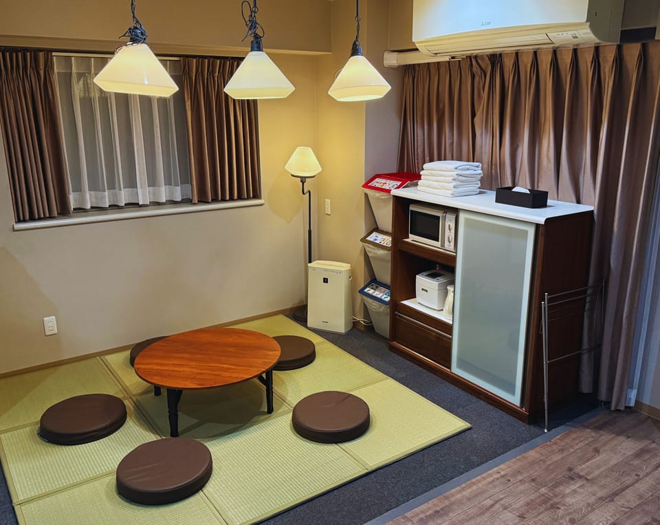 [For 5 Persons] Family Room, Non Smoking | In-room safe, blackout drapes, free WiFi, bed sheets