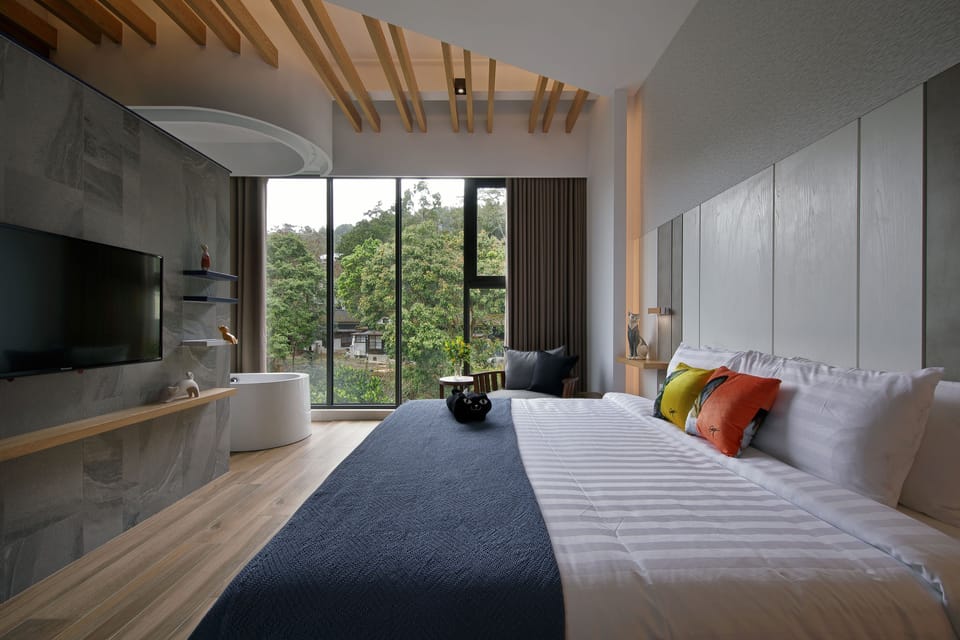 Deluxe Double Room, 1 Queen Bed, Non Smoking, Hill View | Desk, laptop workspace, blackout drapes, soundproofing