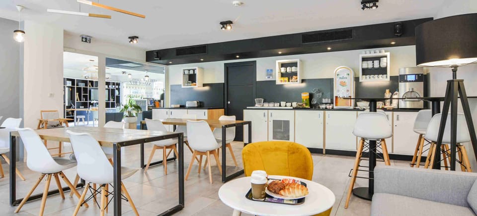 Daily buffet breakfast (EUR 14.90 per person)