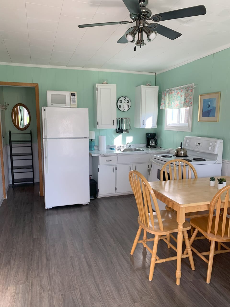 Comfort Cottage, 2 Bedrooms, Pool View | Private kitchen | Full-size fridge, microwave, oven, coffee/tea maker