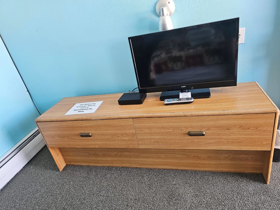 Economy Twin Room, 1 Queen Bed | Free WiFi