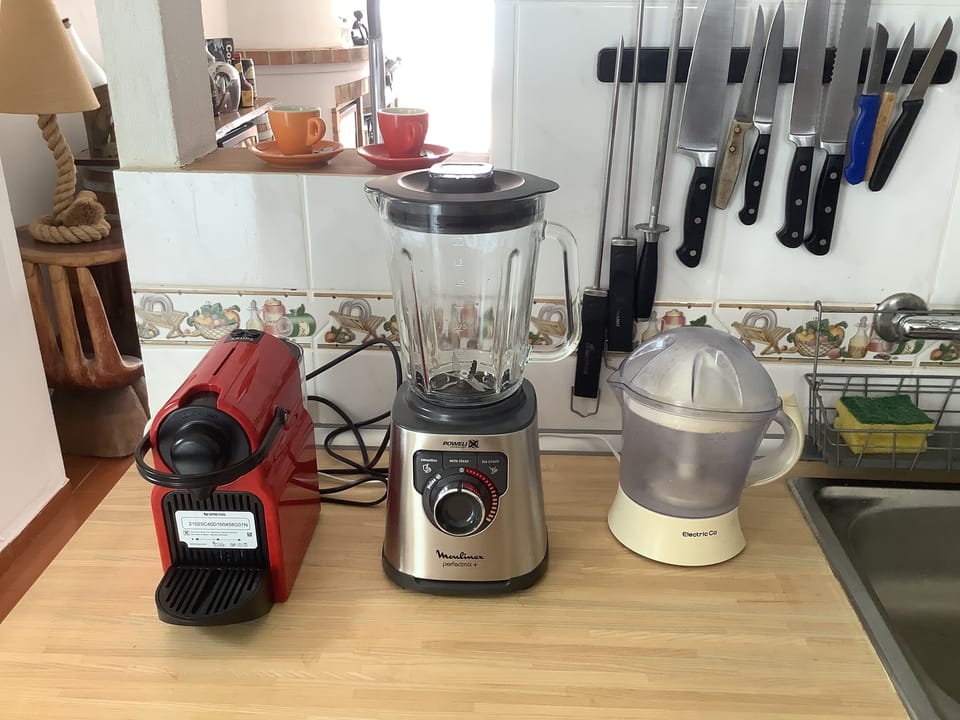 Nespresso capsule coffee maker,  Blender for Smoothies, Ice Crusher for Mojitos.